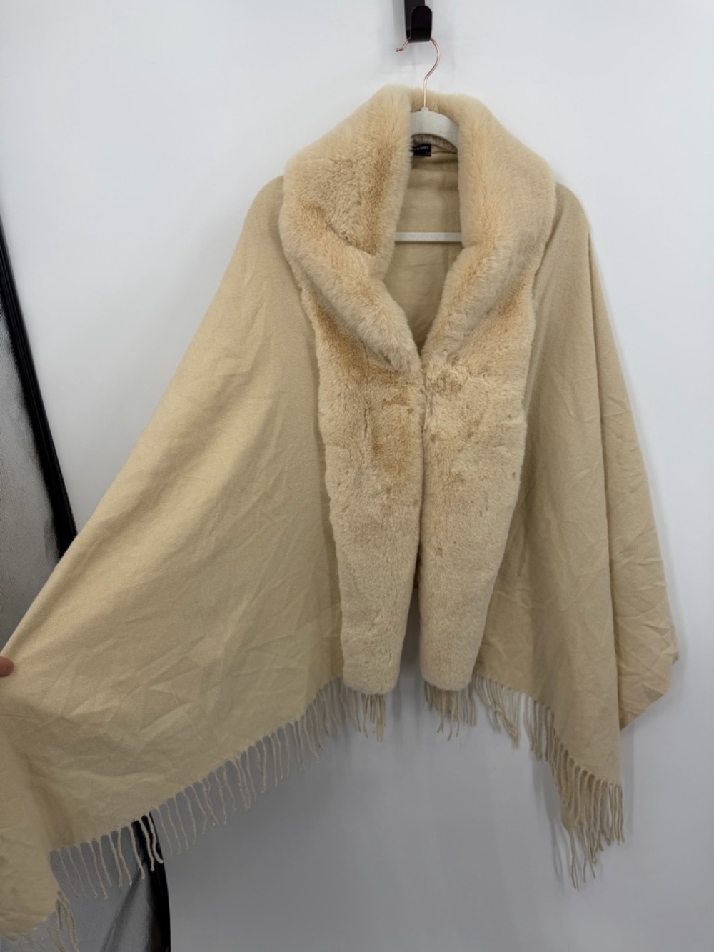 JANE & BERRY FAUX FUR TRIM shawl wrap  PONCHO cream‎ ivory